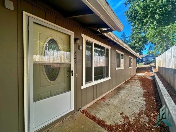 229 N 10th St, Philomath, OR 97370