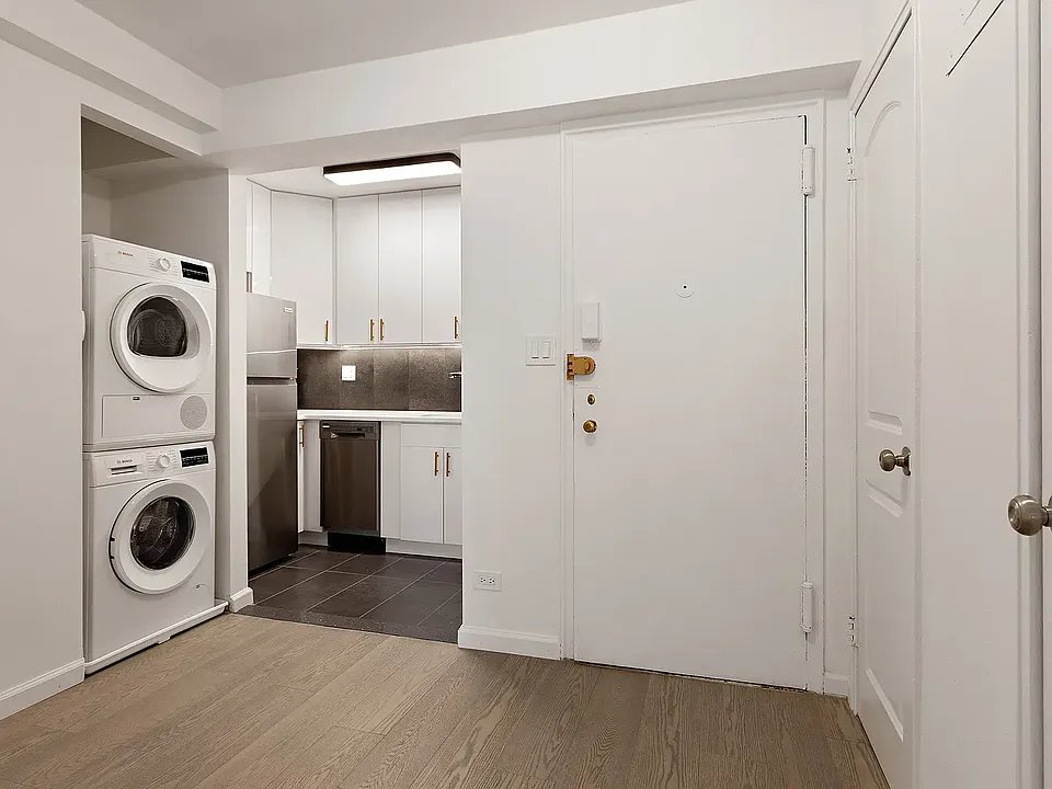 140 E 56th St #8E