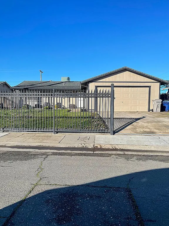 7798 Shrader Cir photo 1