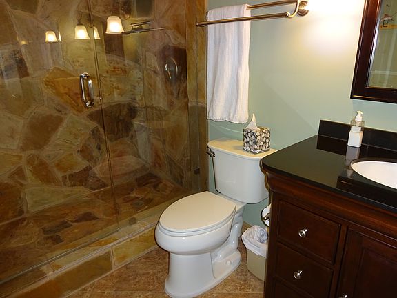 4th image of 240 Seaview Ct APT 109