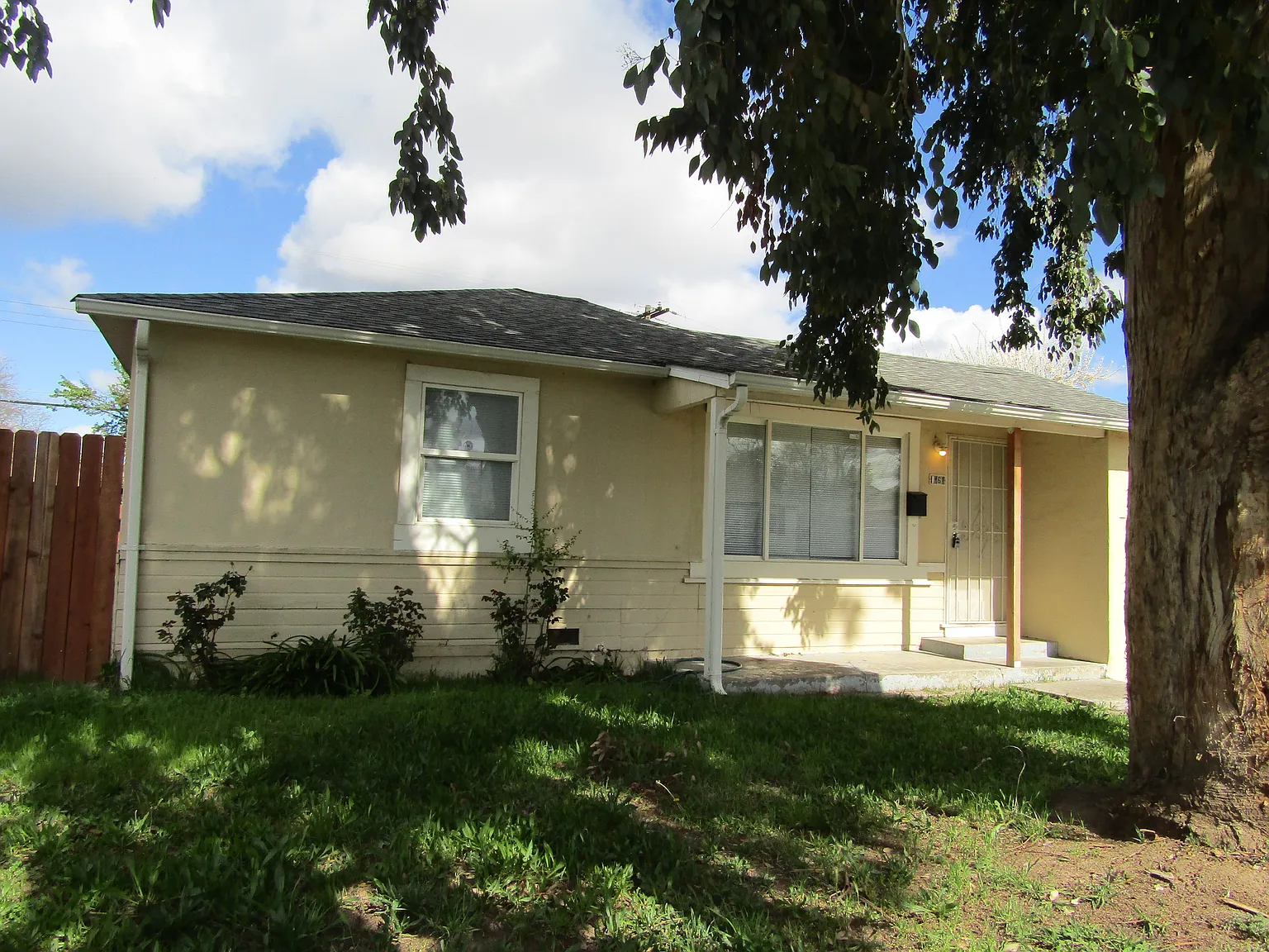 1461 Kitchner Rd photo 1