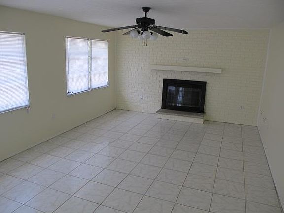 2nd image of 19423 Edgewater Dr