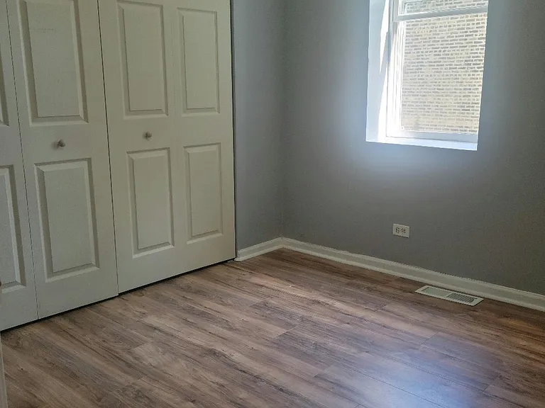 8801 S Escanaba Ave #1F — Photo 12
