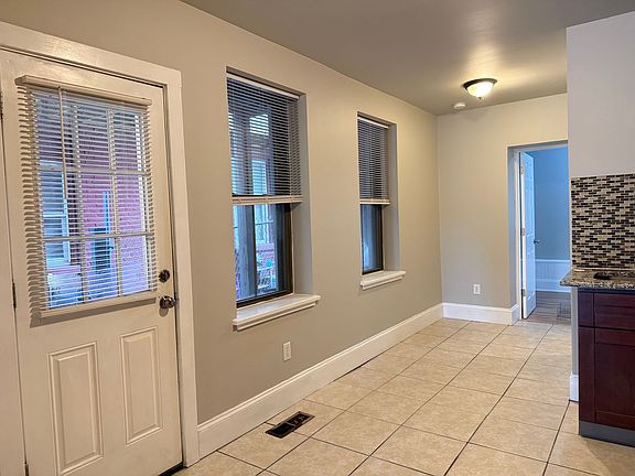 4th image of 518 N Queen St APT 1