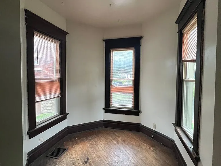 358 E 15th Ave — Photo 5
