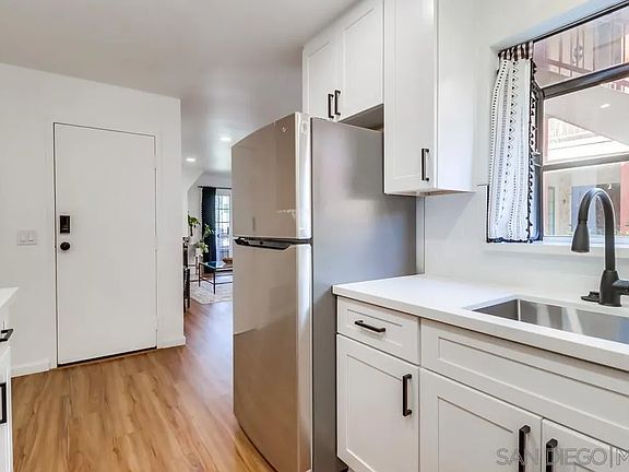 4th image of 4151 34th St Unit 1