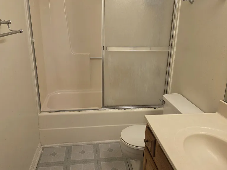Upstairs full bathroom