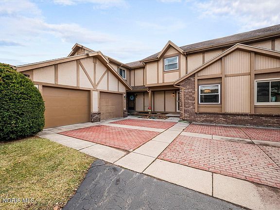 3rd image of 1225 Hidden Ridge Rd