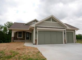 4885 NW Ridgewood Ct, Riverside, MO 64150