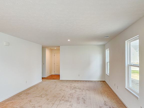 3rd image of 2056 White Oak Ln