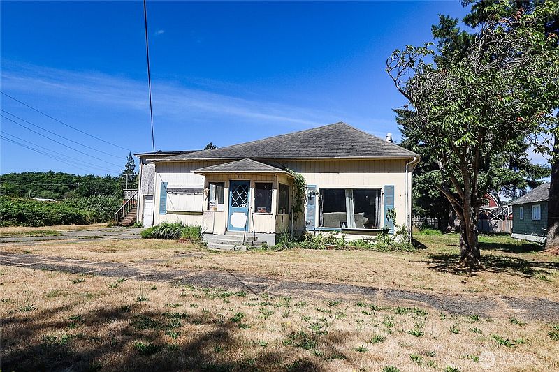 4th image of 816 6th Street