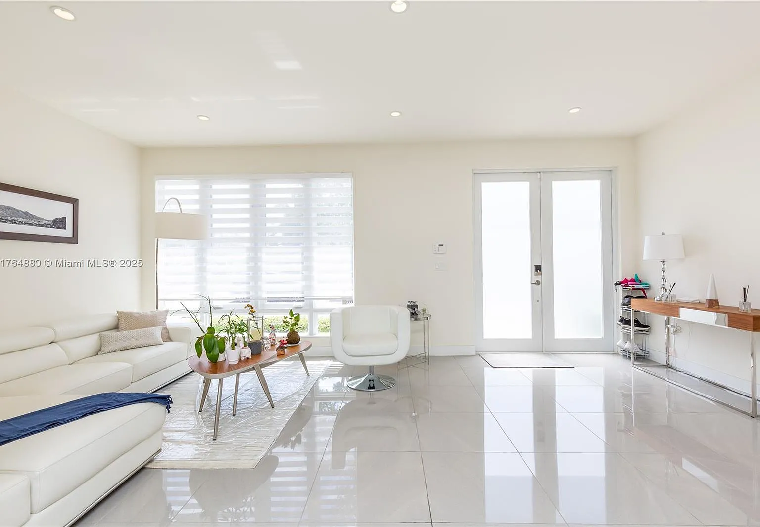 3 bed, 3.5 bath, 2065 sqft, $5,200 — Photo 3