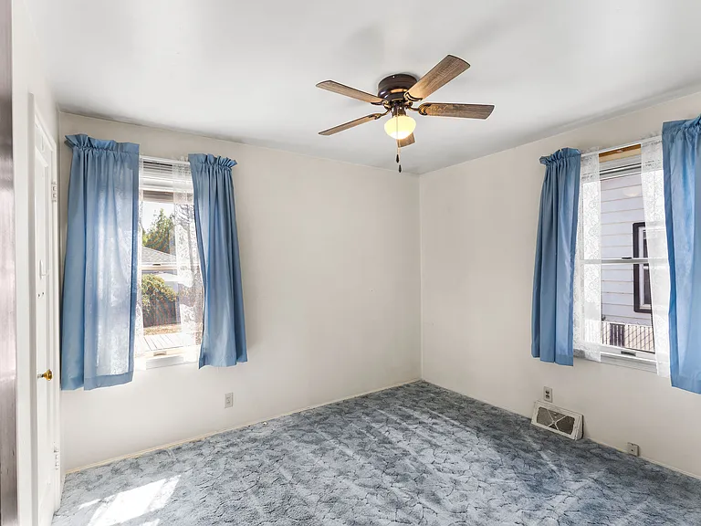 320 Clifford St — Photo 13