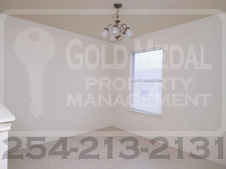 3402 Hereford Ln — Photo 5
