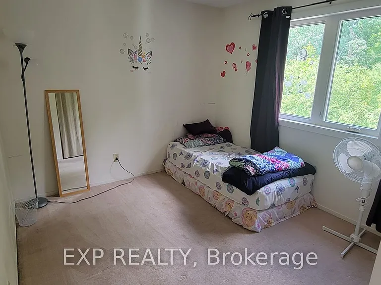 796 Harlequin Cres — Photo 14