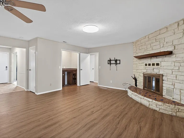 4202 Indian Creek Ct — Photo 10