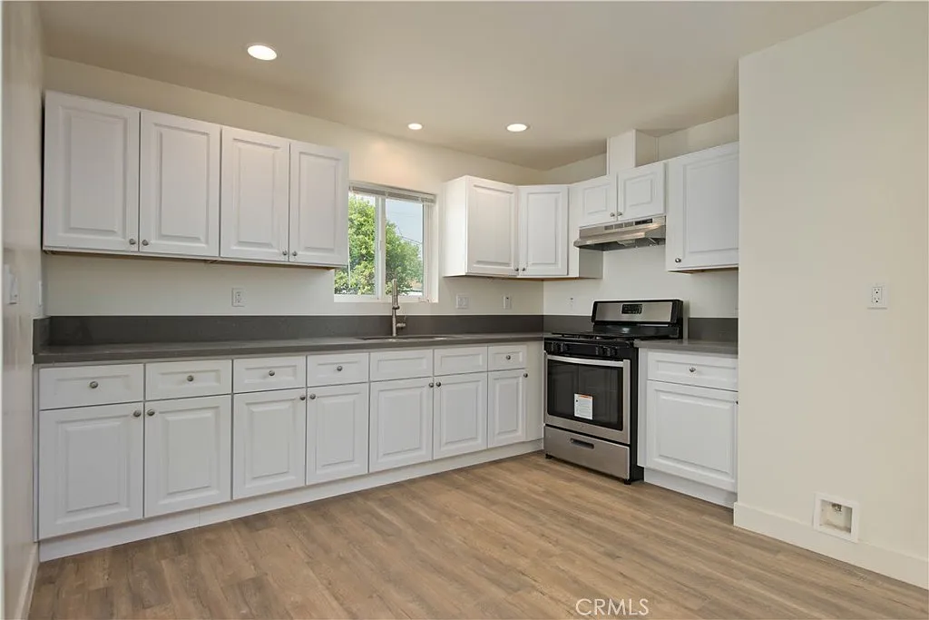 3 bed, 1275 sqft, $3,000 — Photo 1