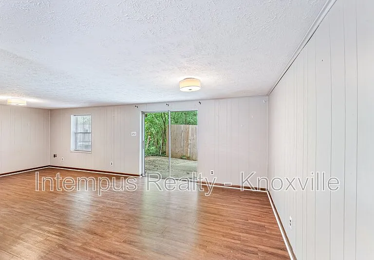 8738 Gleason Dr — Photo 13