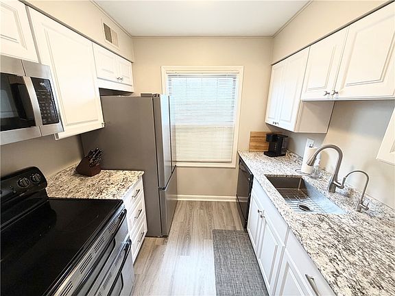 5th image of 1066 Pennsbury Blvd