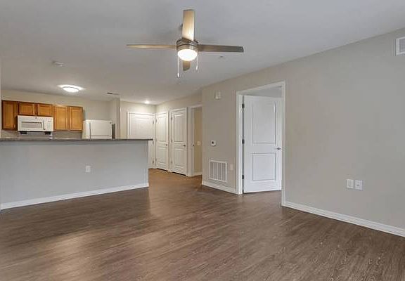 5th image of 211 West St #8