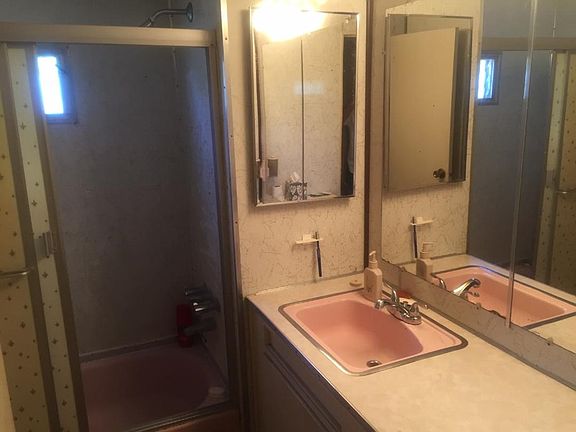 4th image of Cedar Cres #350