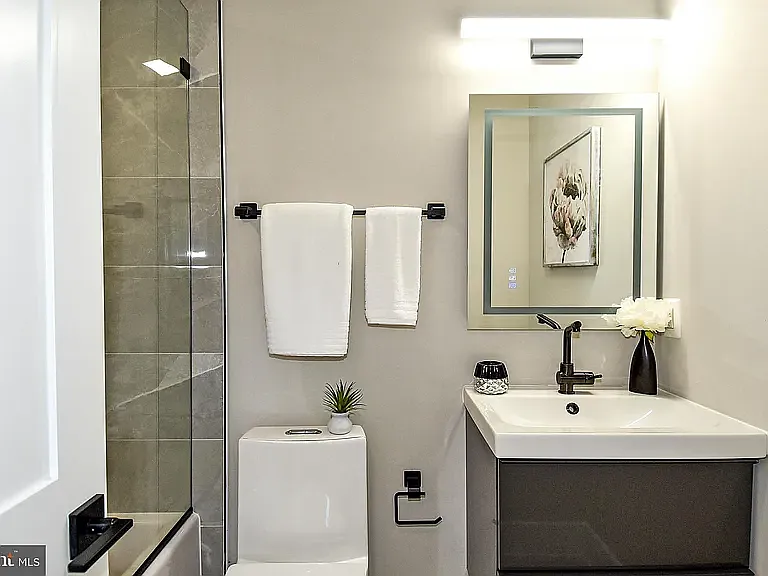 3 bed, 1200 sqft, $3,525 — Photo 3