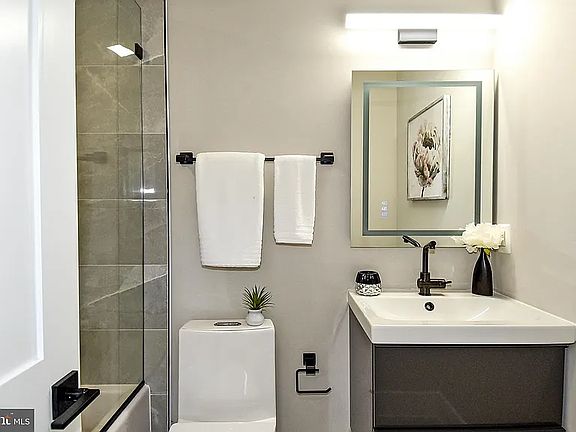 3rd image of 1611 Levis St NE #1
