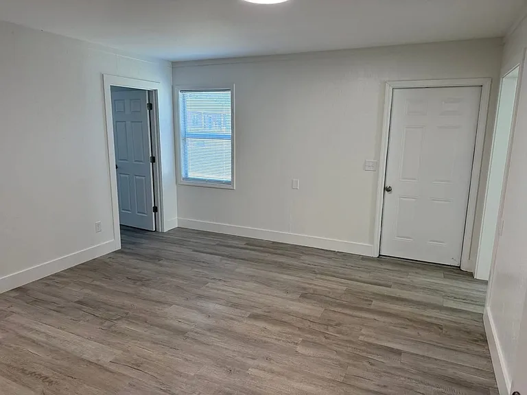 185 Moss Ln — Photo 6