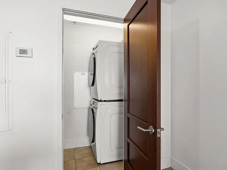 111 N 12th St #1707 — Photo 30