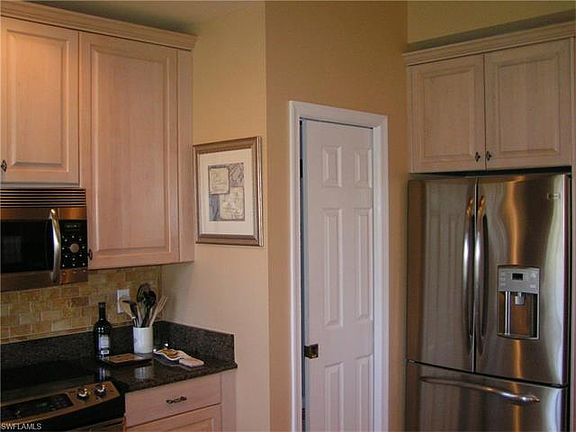 3rd image of 14121 Cambridge Dr APT 102