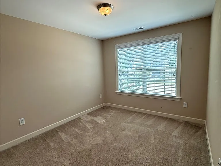 726 Century Dr — Photo 31