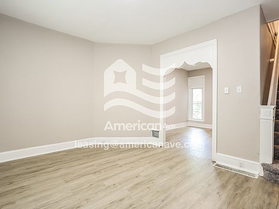 1194395_003_living_room_4.jpg