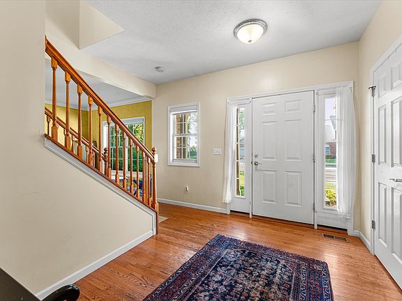 4th image of 506 Riverbend Blvd