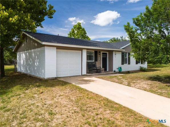 1211 W Avenue C, Lampasas, TX 76550