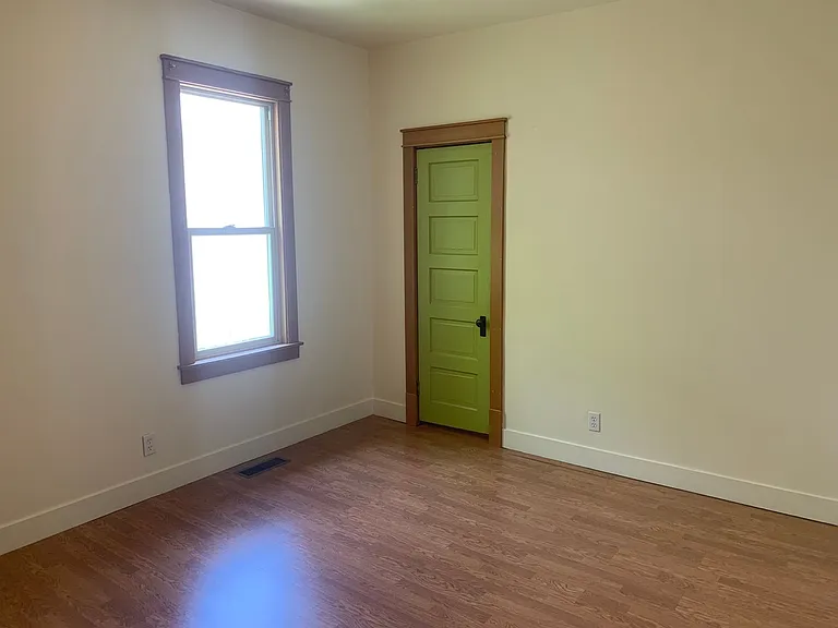 606 W 10th Ave — Photo 9