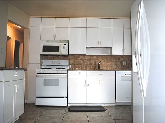 3rd image of 454 Hillside Dr S