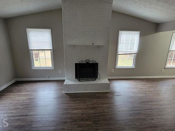 3rd image of 120 Brandon Ln