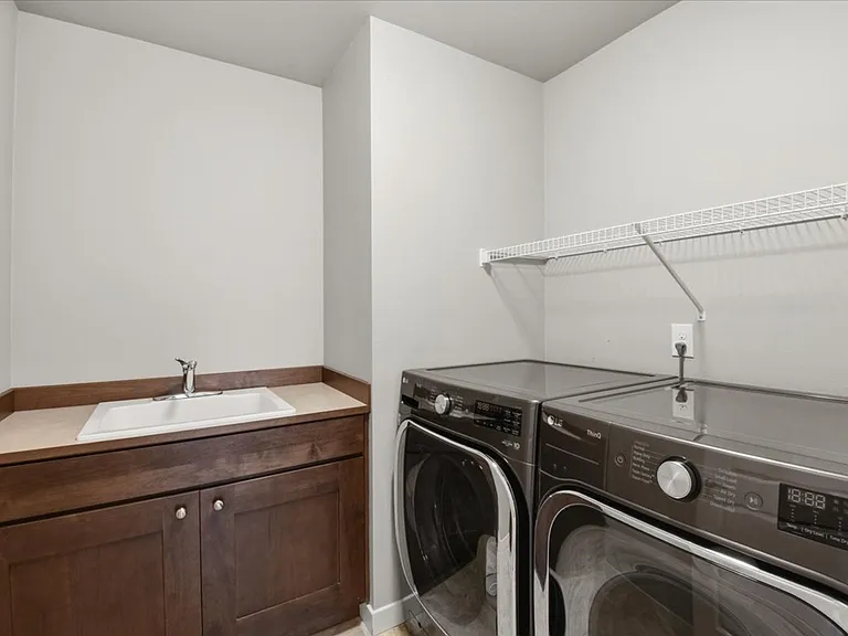 21384 NE 9th Pl — Photo 26