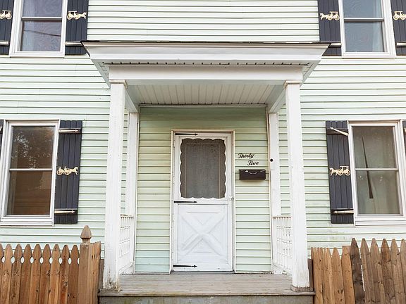 2nd image of 35 Danforth Ave