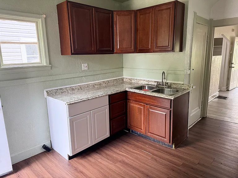 1029 Homer Ave — Photo 6