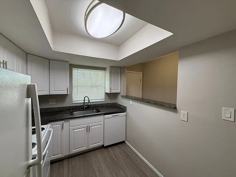 3322 Camelot Dr #C3 — Photo 9