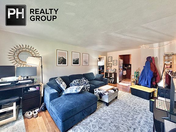4th image of 27 Oxford Cir #17