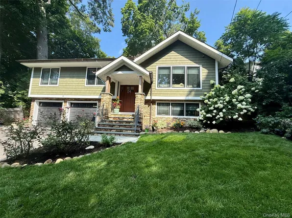 9 Winding Way, Sea Cliff, NY 11579