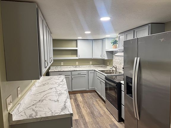 4th image of 502 West St