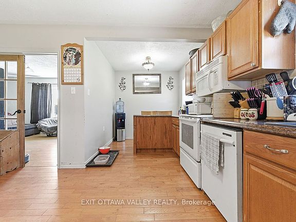 5th image of 341 Craig St