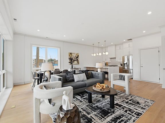 2nd image of 6414 N Francisco Ave #101