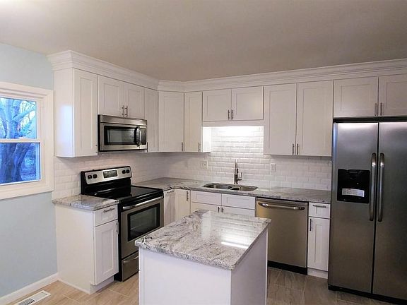 5th image of 300 Hereford Dr
