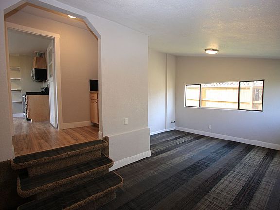 4th image of 923 W 13th St