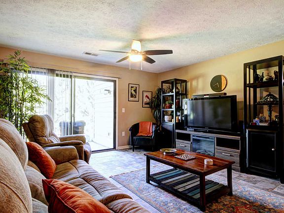5th image of 321 Piatt Pl Unit 102
