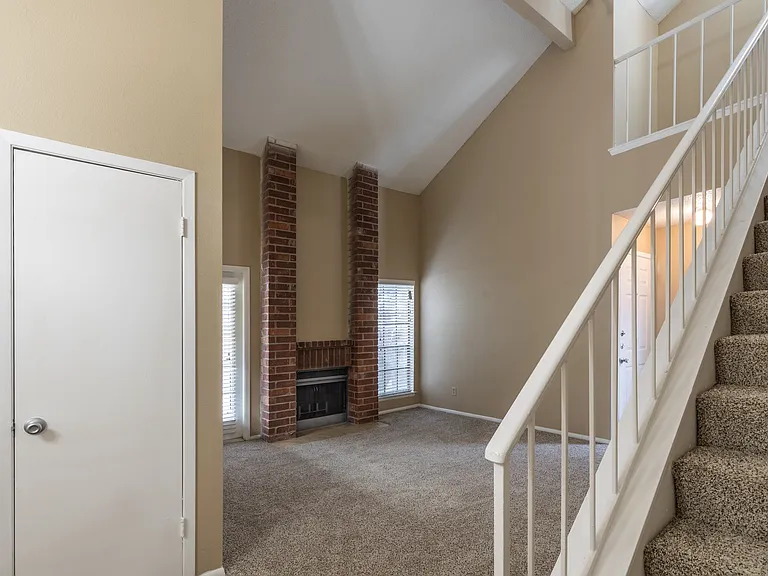 Sutton House Apartments — Photo 36